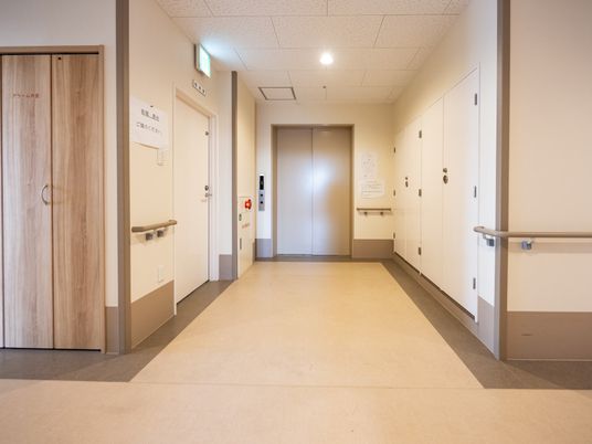 広々とした廊下の様子