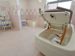 特殊浴槽と介護機器