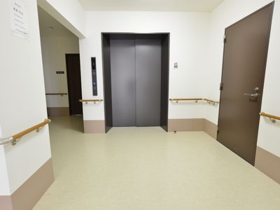 廊下にあるエレベーター前