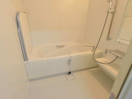 手すり付き浴室施設