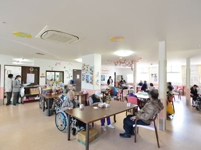 広々とした活気ある食堂