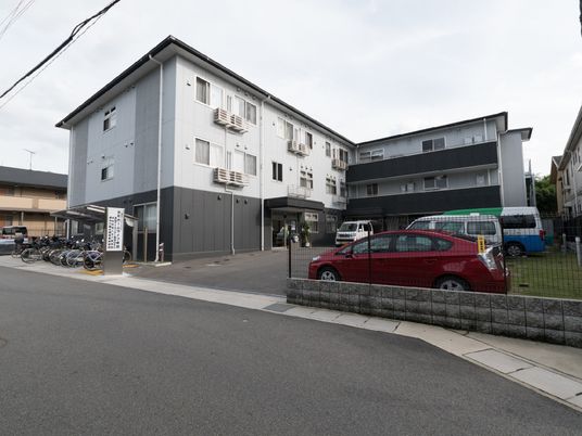 現代的な建物の外観