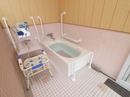 安全な介護用浴室