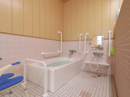 バリアフリー対応の浴室