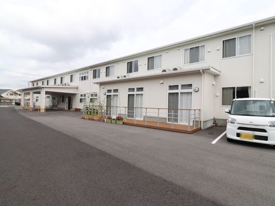 手入れされた建物の外観