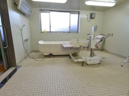 清潔な浴室設備