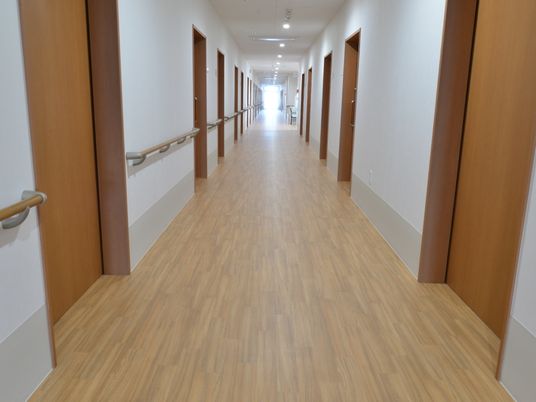 清潔感のある広々廊下