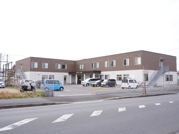 広々とした建物の外観