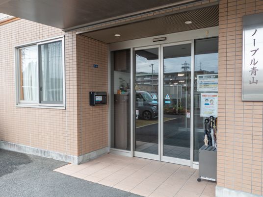 施設の正面玄関  
