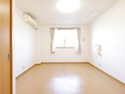 明るい空間の個室