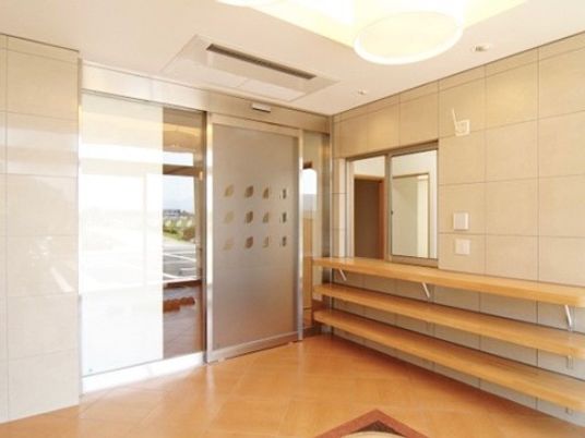 明るいエントランスホール