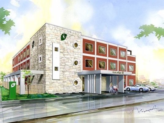 明るい施設の外観図