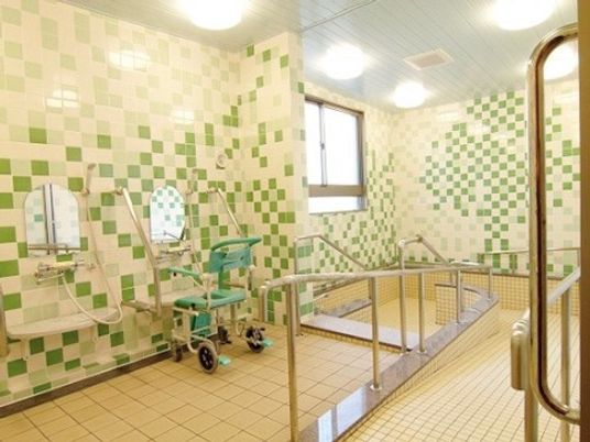 清潔感ある明るい浴室