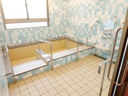 広々とした清潔な浴室