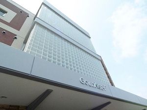 モダンな建物のエントランス
