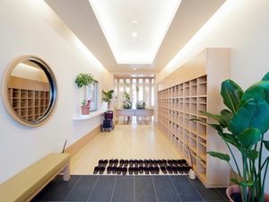 明るい綺麗な廊下