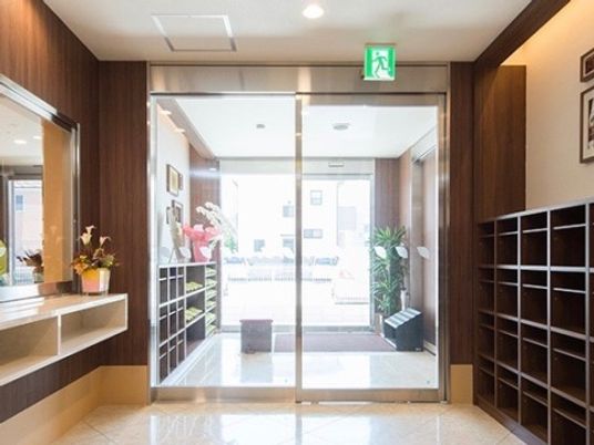 清潔なエントランス風景