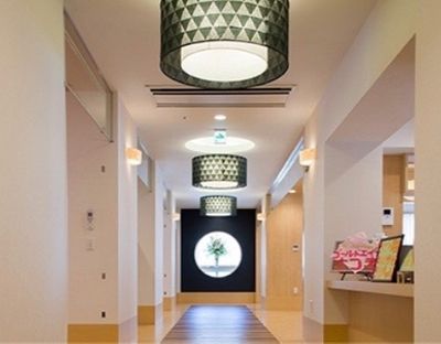 廊下の明るいデザイン