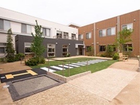 落ち着いた雰囲気の中庭