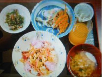 和食の並んだ食卓