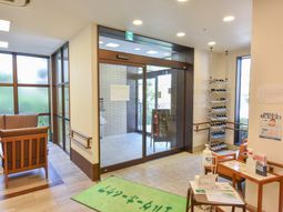 エントランスの明るい空間