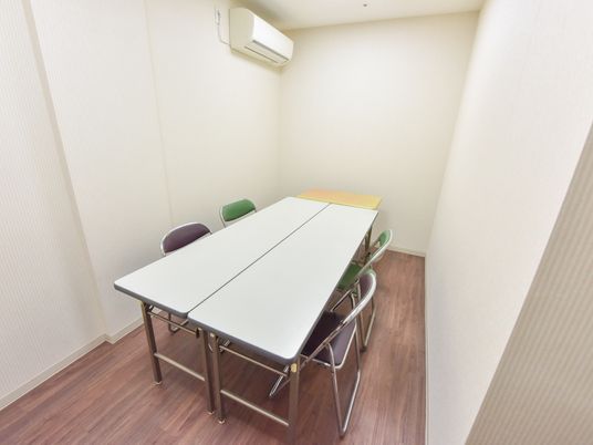 シンプルな多目的室