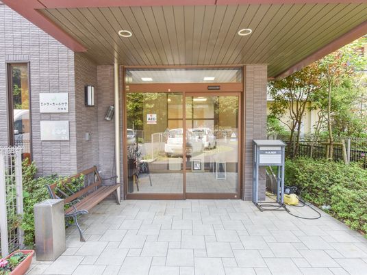 エントランスの落ち着いた雰囲気