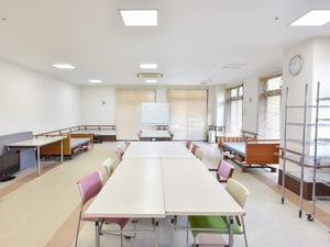 多機能な明るい部屋