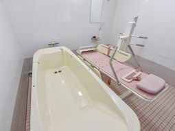 バリアフリーの浴室設備