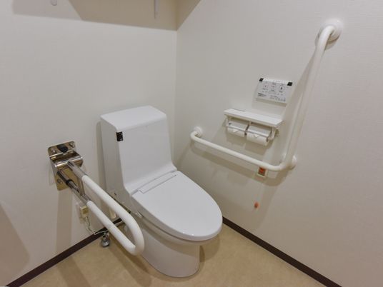 バリアフリー設計のトイレ