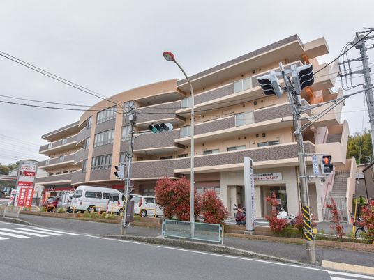 多階層の建物外観