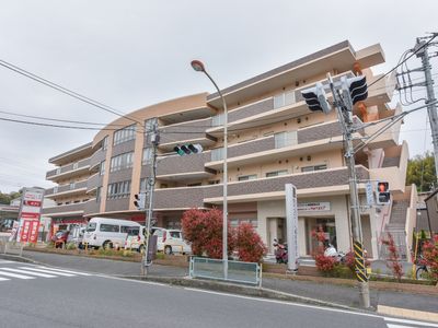 多階層の建物外観