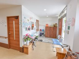 エントランスの明るい空間