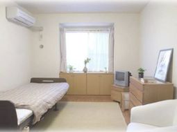 明るい居室の様子