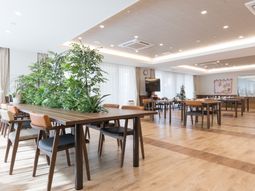 明るい食堂の風景