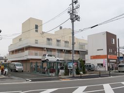 都市型の建物外観