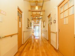 廊下の明るい空間