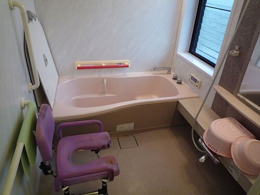 バリアフリーの浴室