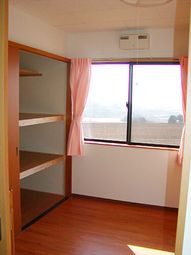 明るい居室の一角