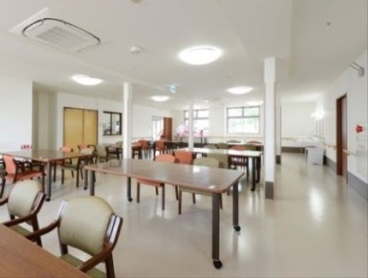 清潔で広々食堂の仕事