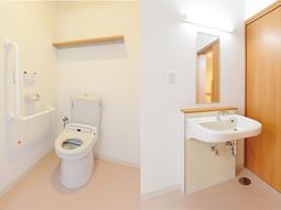 清潔感のあるトイレと洗面所