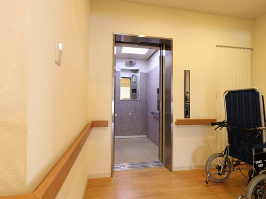 廊下にあるエレベーター