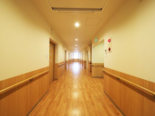 明るく清潔な廊下