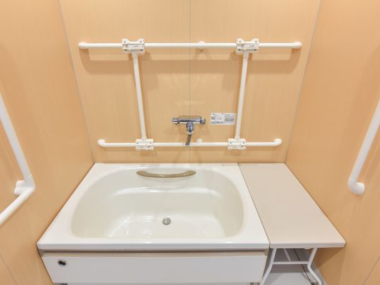 手すり付き洗面台
