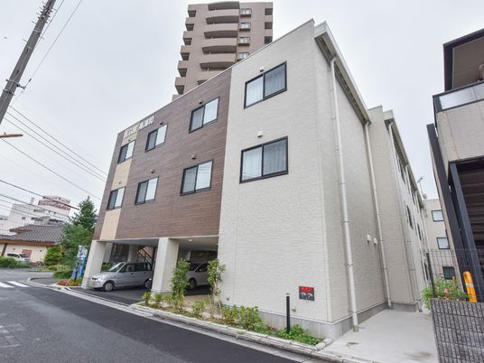 モダンな建物の外観