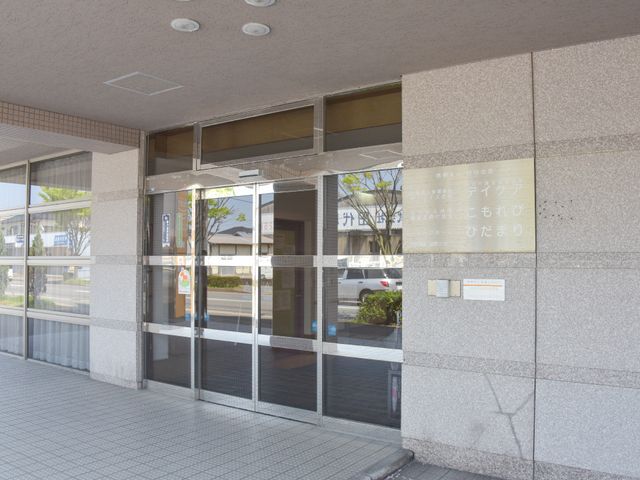 清潔感あるエントランス