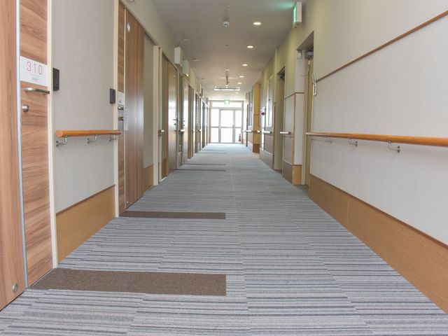 廊下の安全な手すり