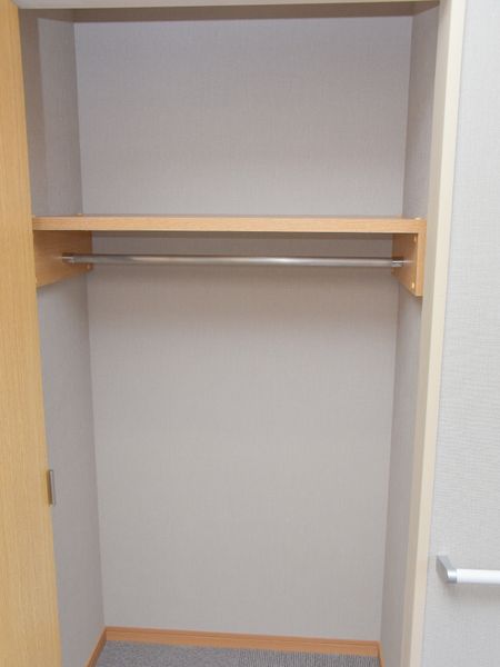 シンプルなクローゼット