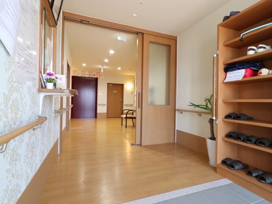 温もりのある廊下の風景