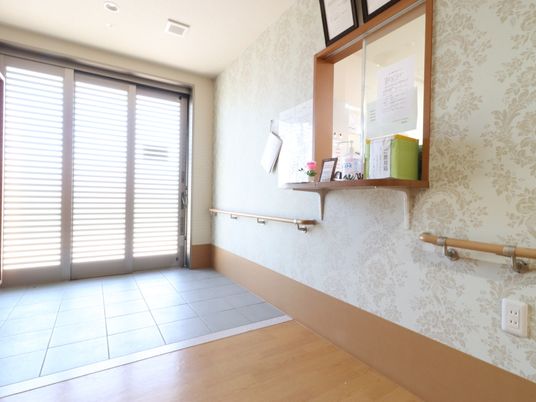 明るい廊下の角